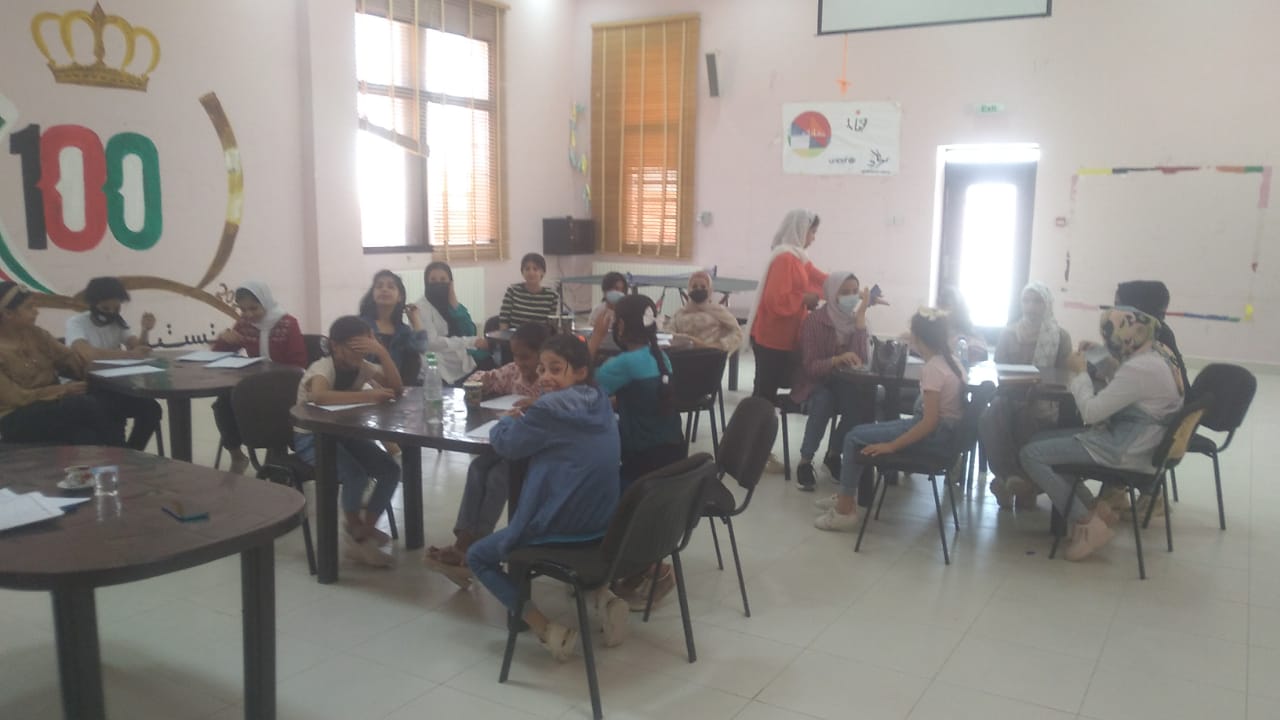 اختتام دورة اللغه الانجليزية في مركز شابات مغير السرحان 