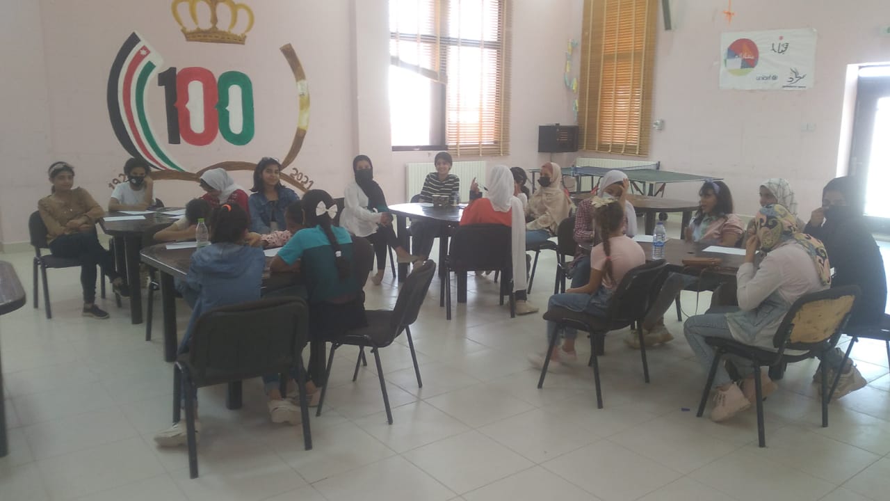 اختتام دورة اللغه الانجليزية في مركز شابات مغير السرحان 