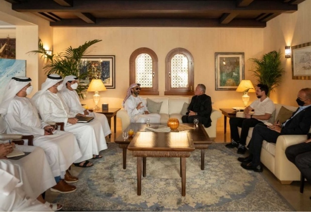 الملك يستقبل وفدا إماراتيا برئاسة الشيخ طحنون بن زايد