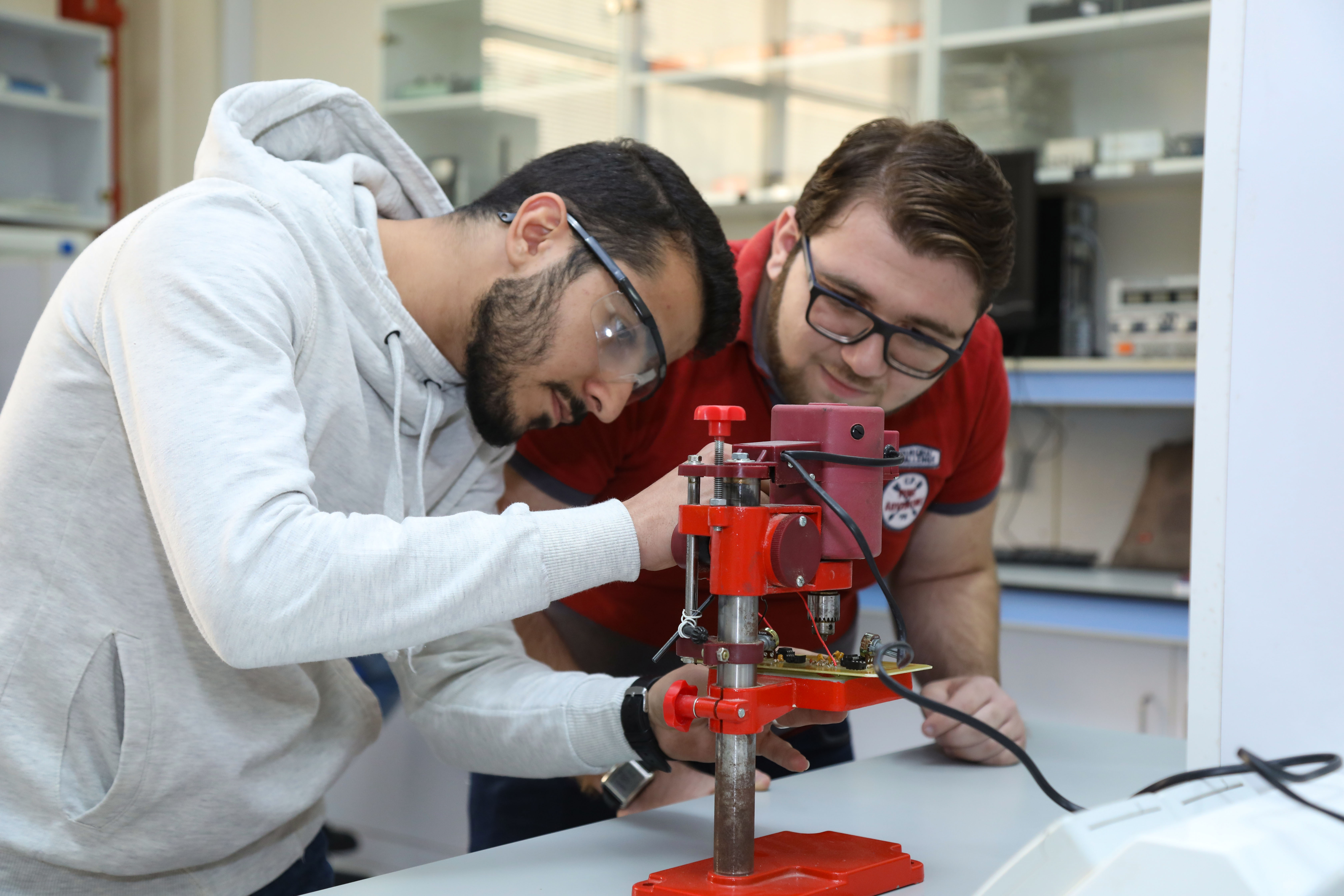 جامعة عجمان تطلق مبادرة الأسبوع المفتوح لحسومات كوفید -  وحسومات %100لطلبة الثانویة العامة بإعفاءات من رسوم التسجیل بنسبة متنوعة