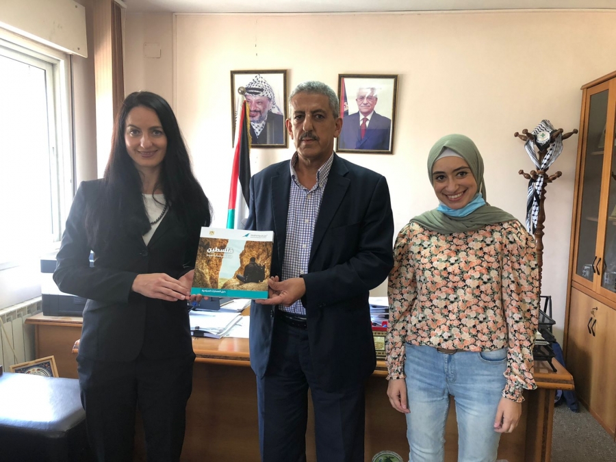 المطور يلتقي بالمديرة الإقليمية لمؤسسة هانس زايدل في مكتبه (فلسطين)