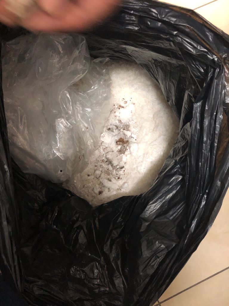 ضبط 16 كغم من مادة الكرستال المخدرة اخفيت داخل مركبة شحن قادمة من احدى دول الجوار 