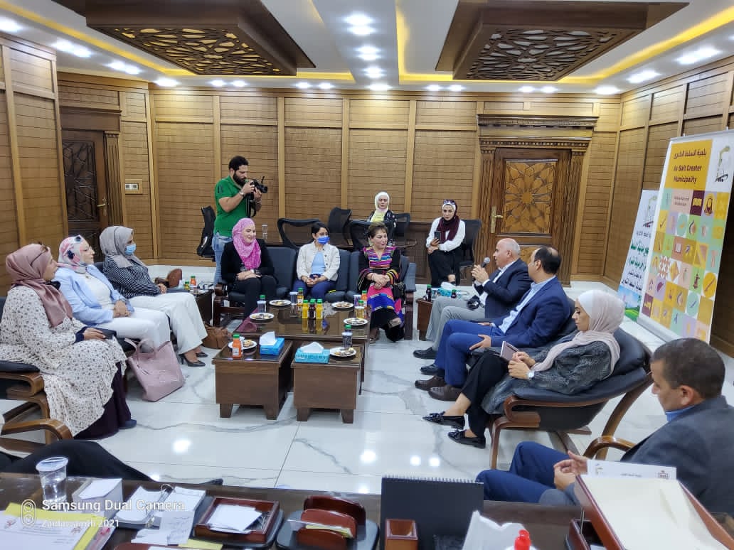 وفد من جمعية الجالية الأردنية في فرنسا يزور بلدية السلط 