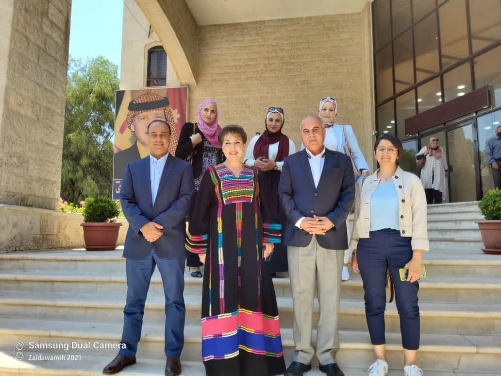 وفد من جمعية الجالية الأردنية في فرنسا يزور بلدية السلط 