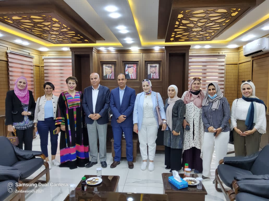 وفد من جمعية الجالية الأردنية في فرنسا يزور بلدية السلط 
