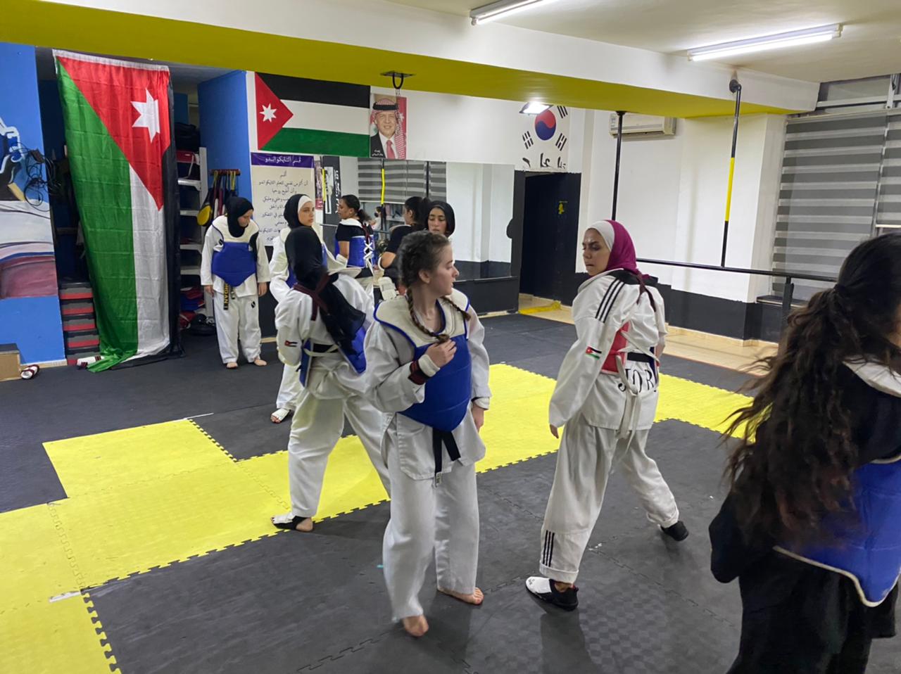 إقامة التدريب المشترك بين مركز الفوارس ومركز رايزن للقتال بين اللاعبات