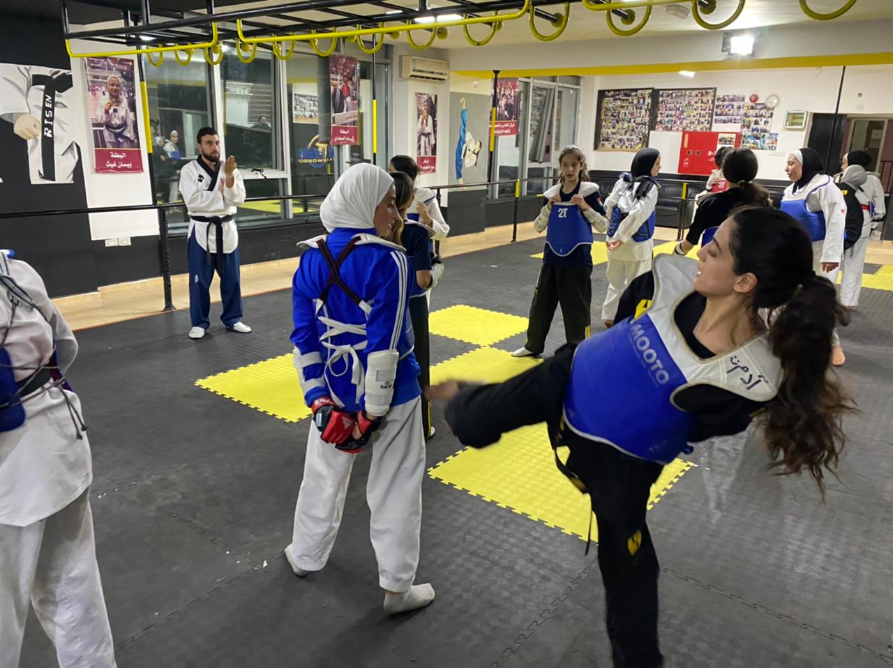 إقامة التدريب المشترك بين مركز الفوارس ومركز رايزن للقتال بين اللاعبات