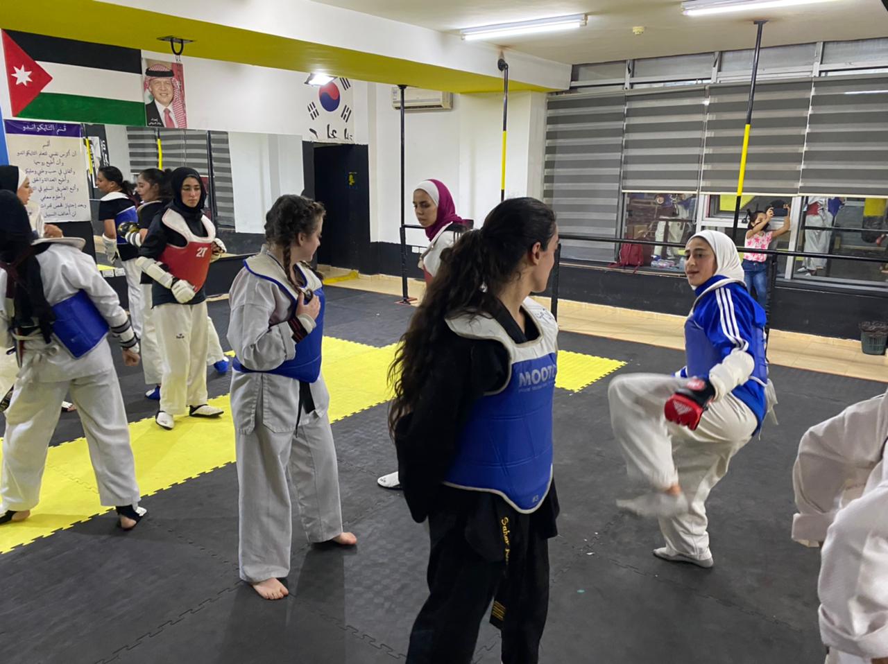 إقامة التدريب المشترك بين مركز الفوارس ومركز رايزن للقتال بين اللاعبات