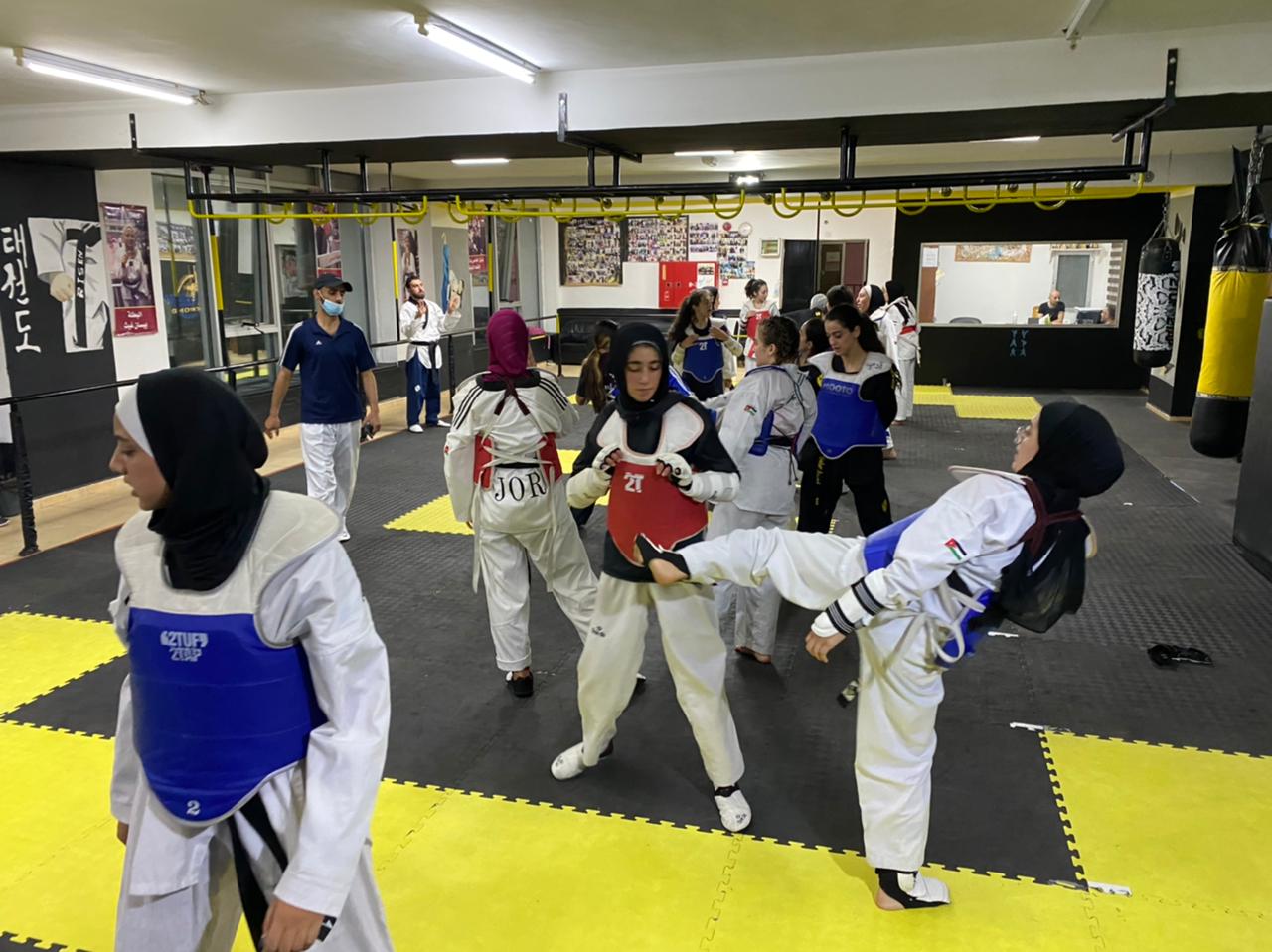 إقامة التدريب المشترك بين مركز الفوارس ومركز رايزن للقتال بين اللاعبات