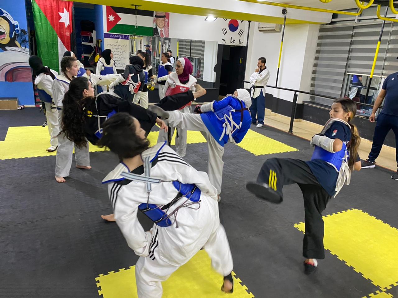 إقامة التدريب المشترك بين مركز الفوارس ومركز رايزن للقتال بين اللاعبات