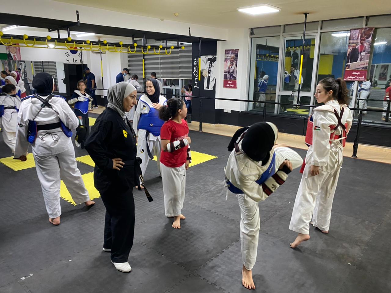 إقامة التدريب المشترك بين مركز الفوارس ومركز رايزن للقتال بين اللاعبات