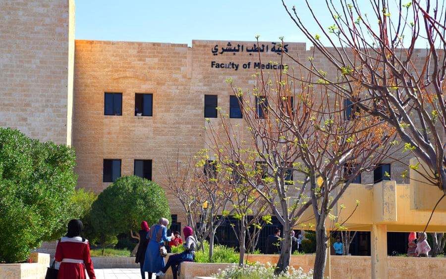الجامعة الهاشمية تستحدث 4 برامج بالاختصاص العالي في الطب بتخصصات الجراحة العامة والنسائية والباطني والأطفال