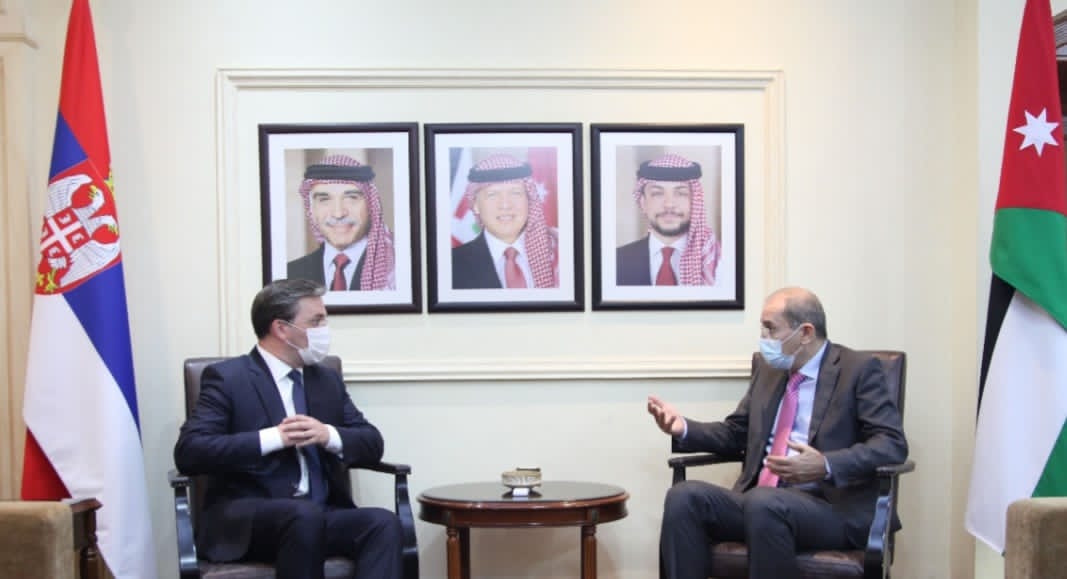 وزير الخارجية ونظيره الصربي يستعرضان سبل تعزيز العلاقات الثنائية في مختلف المجالات 