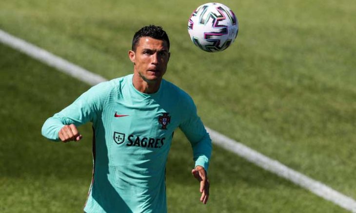 مانشستر يونايتد يتوصل إلى اتفاق للتعاقد مع كريستيانو رونالدو .. تفاصيل