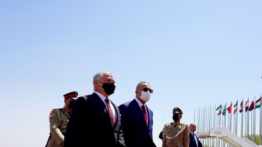 الملك يصل إلى العراق للمشاركة في مؤتمر بغداد للتعاون والشراكة.. صور