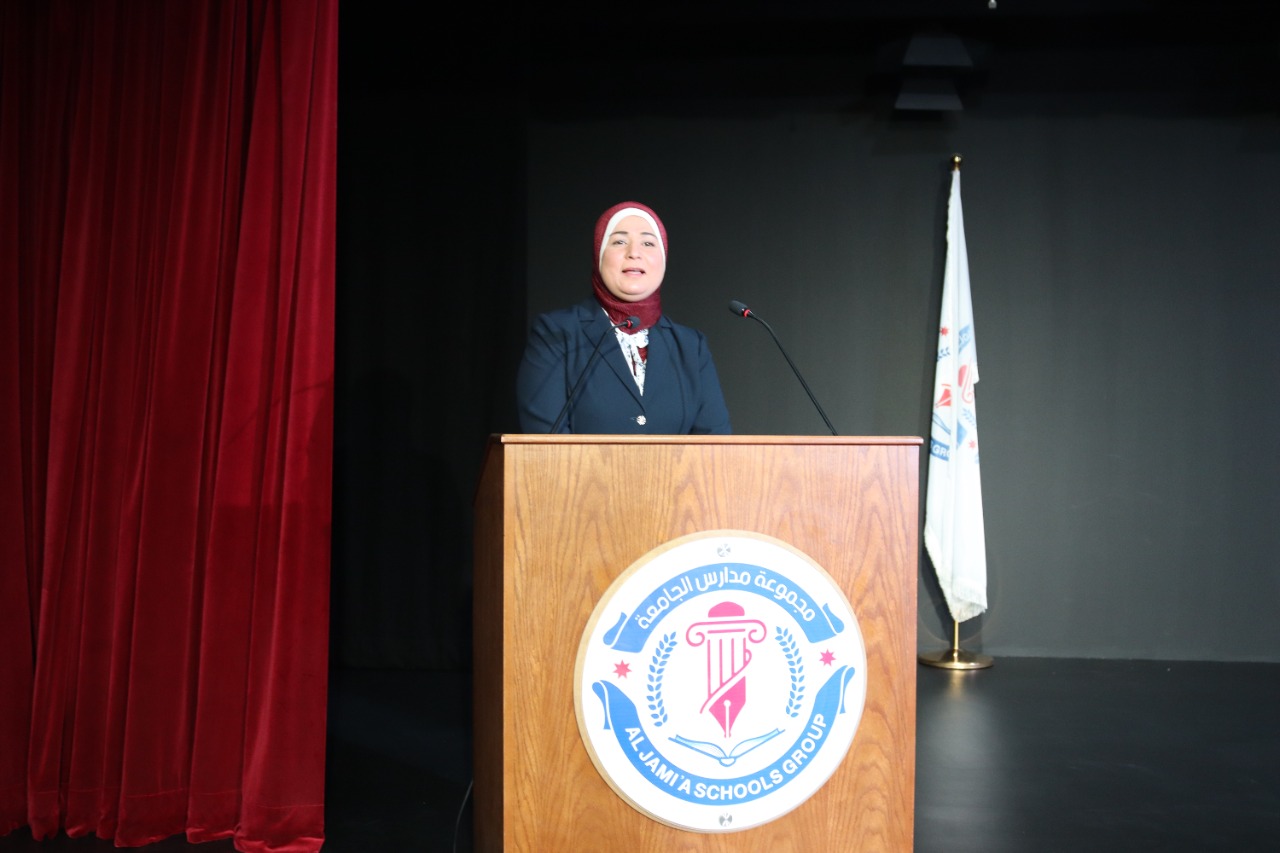      د. الحوراني يقدم 45200 دينارجوائز مالية ومنح جامعية لمتفوقي الثانوية في مدارس الجامعة - صور