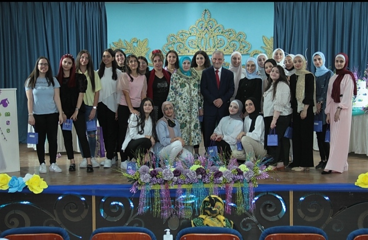 مدارس النظم الحديثة  بنات تكرم أوائل الخريجات في نتائج الثانوية العامة للعام 20202021