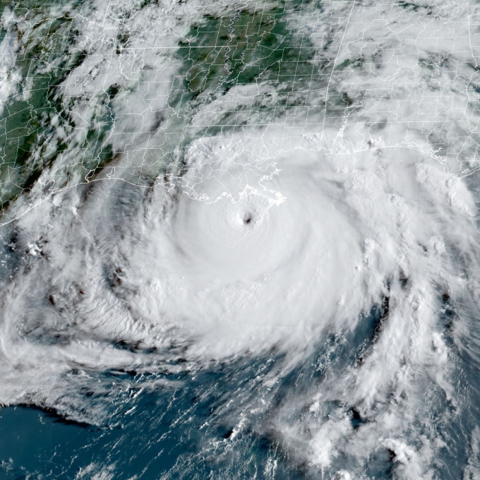 الخارجية تدعو المواطنين المقيمين في الولايات المتأثرة بإعصار ايدا في أمريكا لتوخي الحيطة والحذر