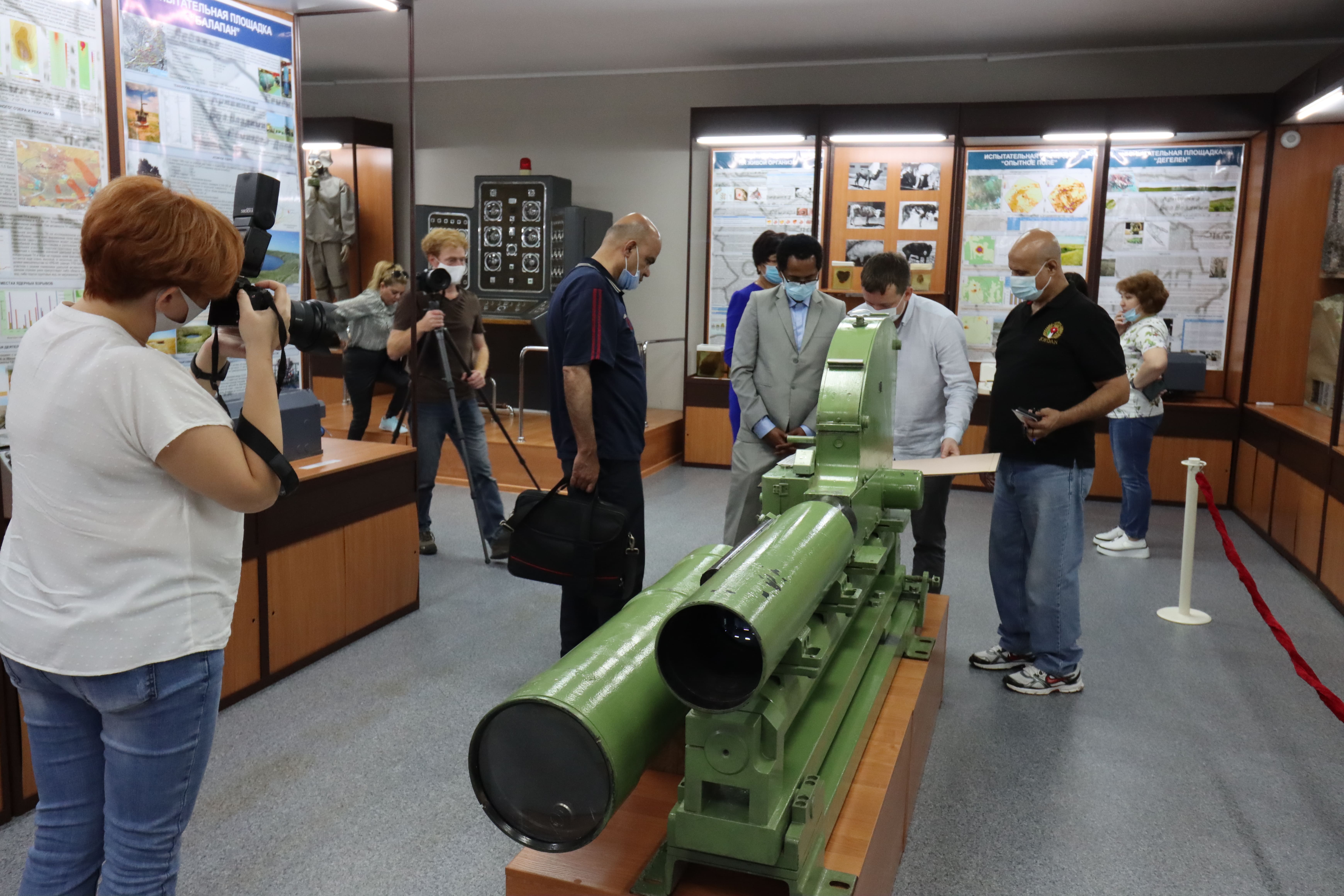 موقع جوهرة العرب الإخباري الشاهد الحيّ في كازاخستان ... كان هناك!!! كازاخستان و (30) عاماً من الجهود لإنقاذ العالم من التجارب والأسلحة النووية (1) / بقلم المستشار محمد الملكاوي / رئيس التحرير