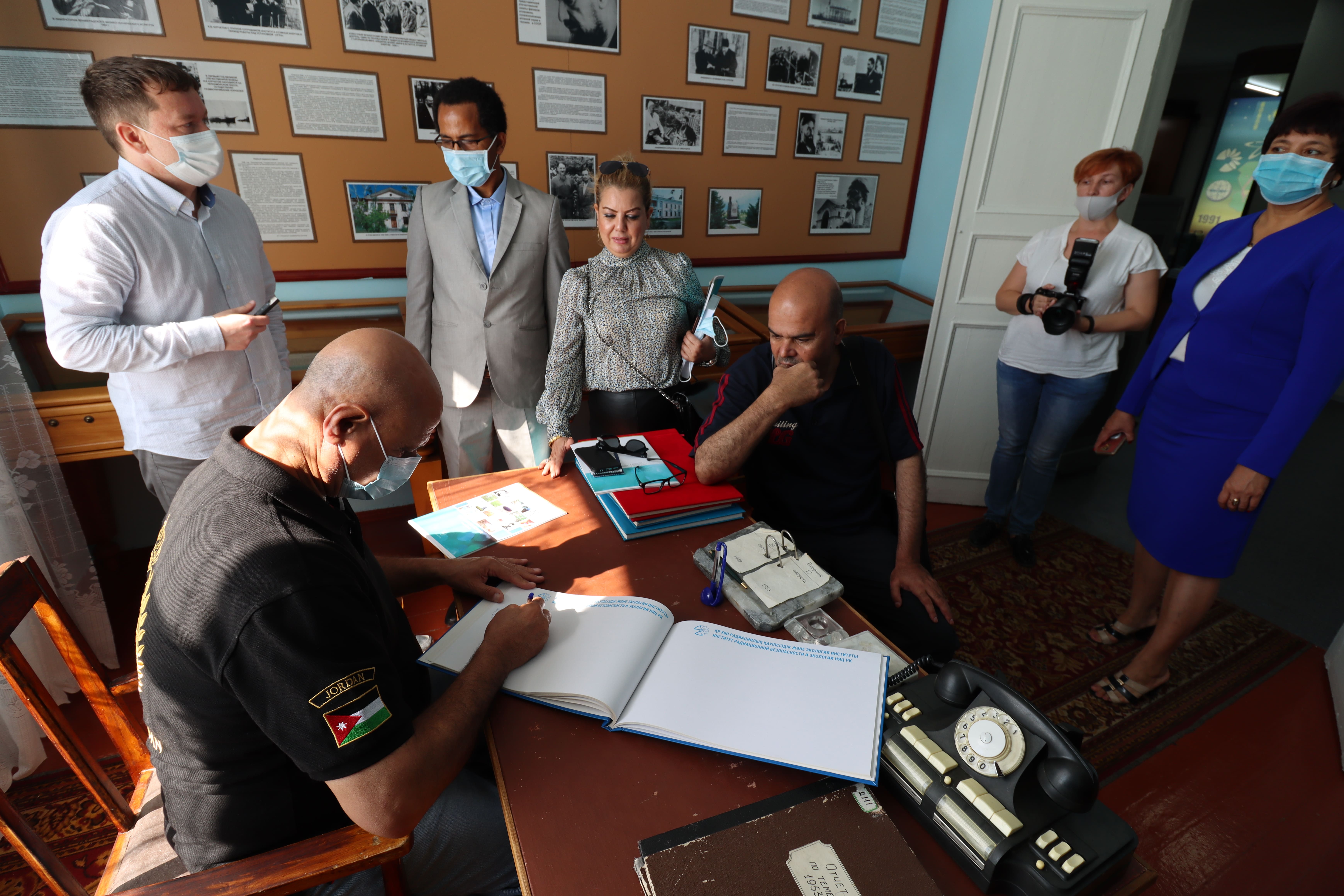 موقع جوهرة العرب الإخباري الشاهد الحيّ في كازاخستان ... كان هناك!!! كازاخستان و (30) عاماً من الجهود لإنقاذ العالم من التجارب والأسلحة النووية (1) / بقلم المستشار محمد الملكاوي / رئيس التحرير