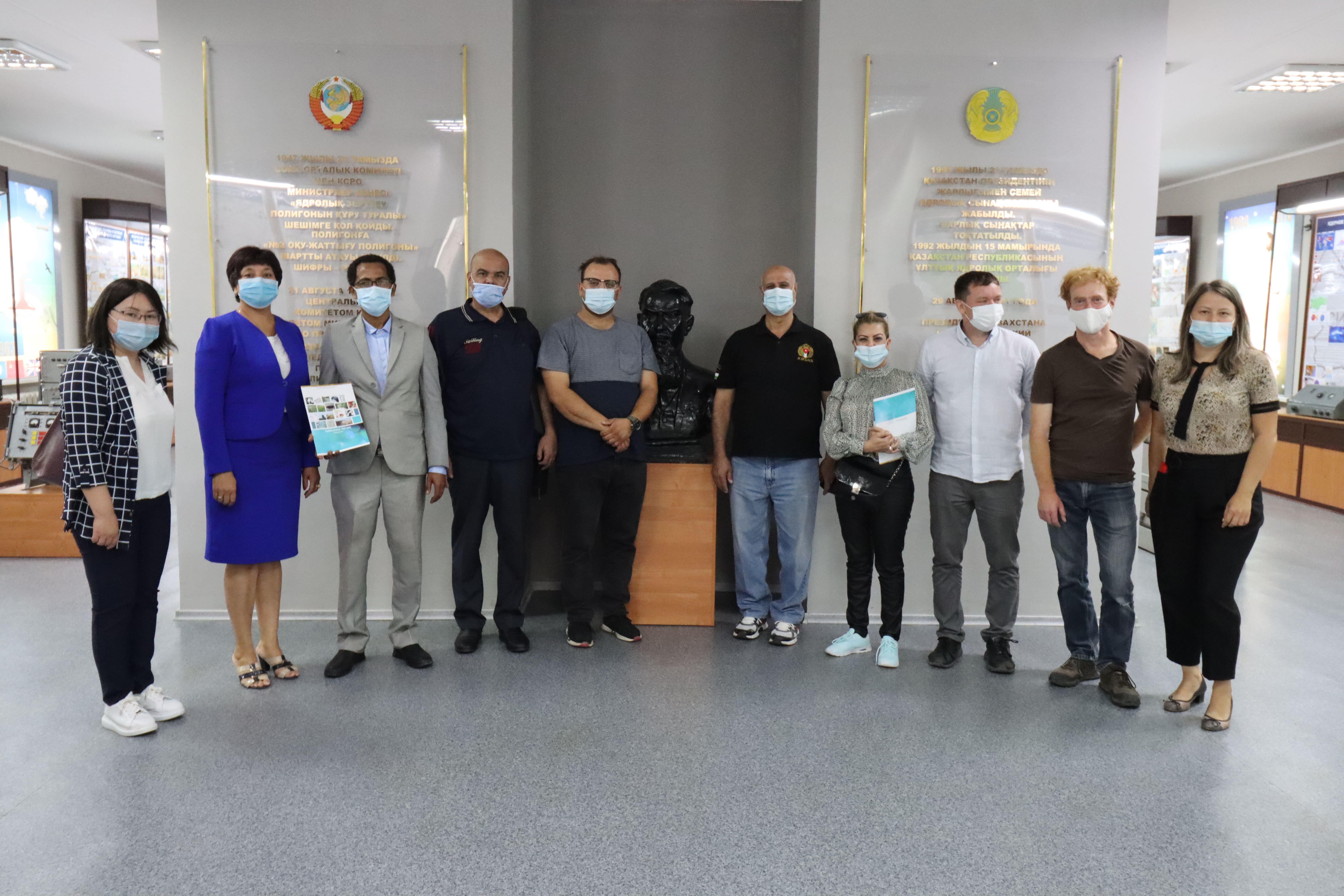 موقع جوهرة العرب الإخباري الشاهد الحيّ في كازاخستان ... كان هناك!!! كازاخستان و (30) عاماً من الجهود لإنقاذ العالم من التجارب والأسلحة النووية (1) / بقلم المستشار محمد الملكاوي / رئيس التحرير