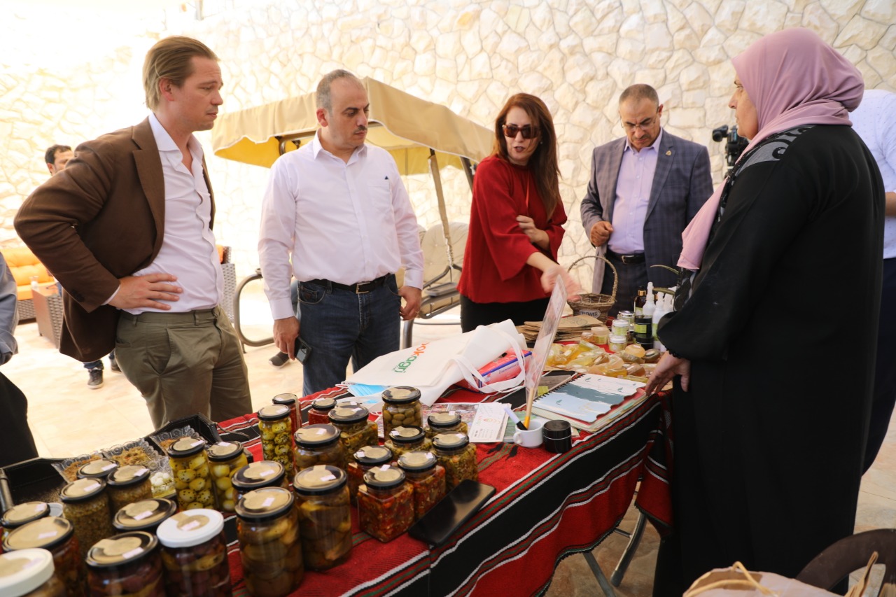 وفد هولندي يزور المركز الوطني للبحوث الزراعية