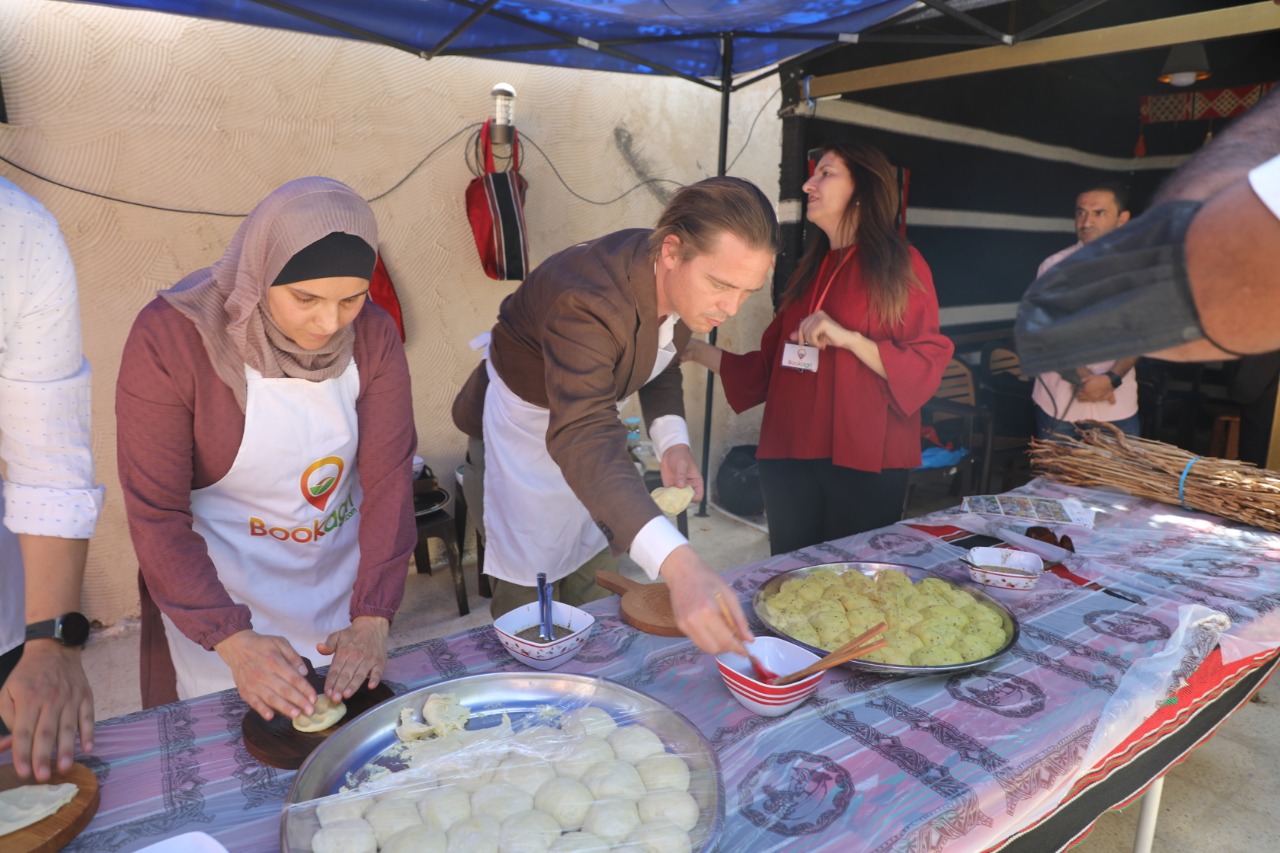 وفد هولندي يزور المركز الوطني للبحوث الزراعية