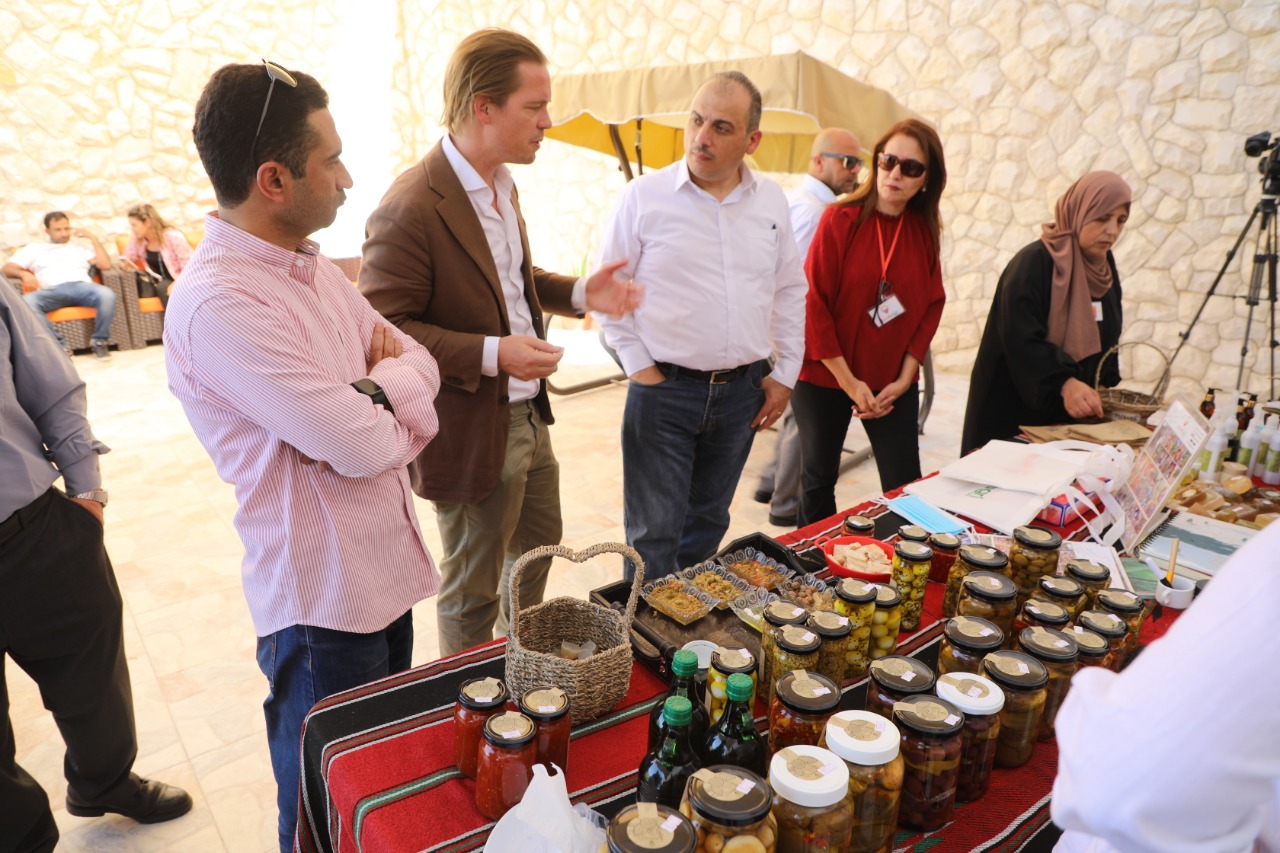 وفد هولندي يزور المركز الوطني للبحوث الزراعية