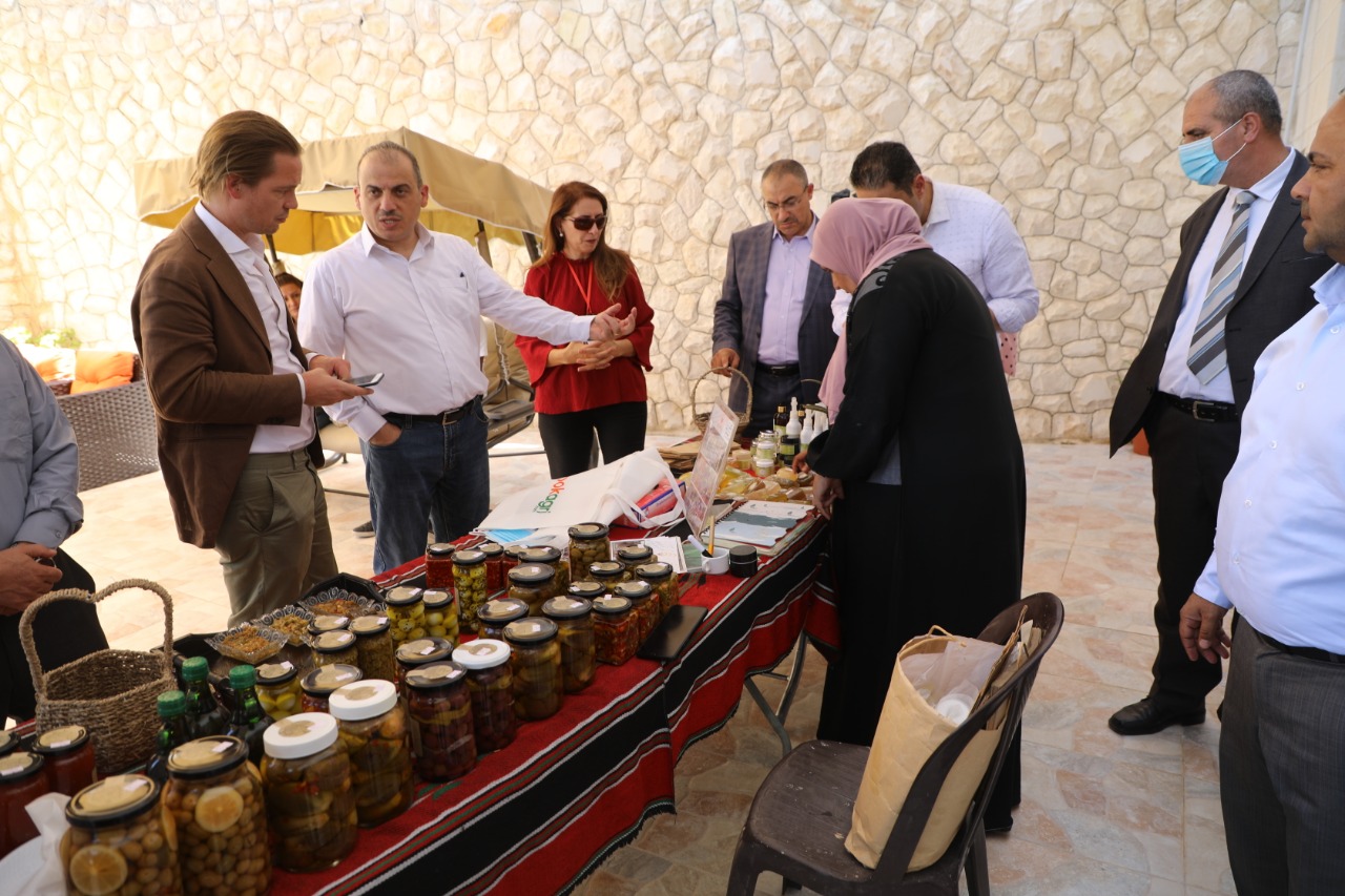 وفد هولندي يزور المركز الوطني للبحوث الزراعية