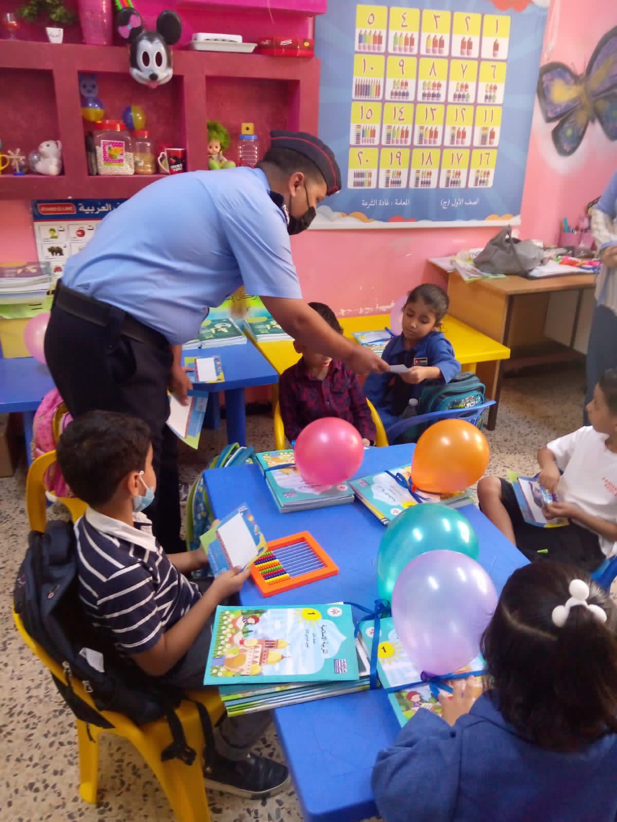 توعية أمنية ومرورية من الأمن العام في المدارس تزامناً مع بدء العام الدراسي 