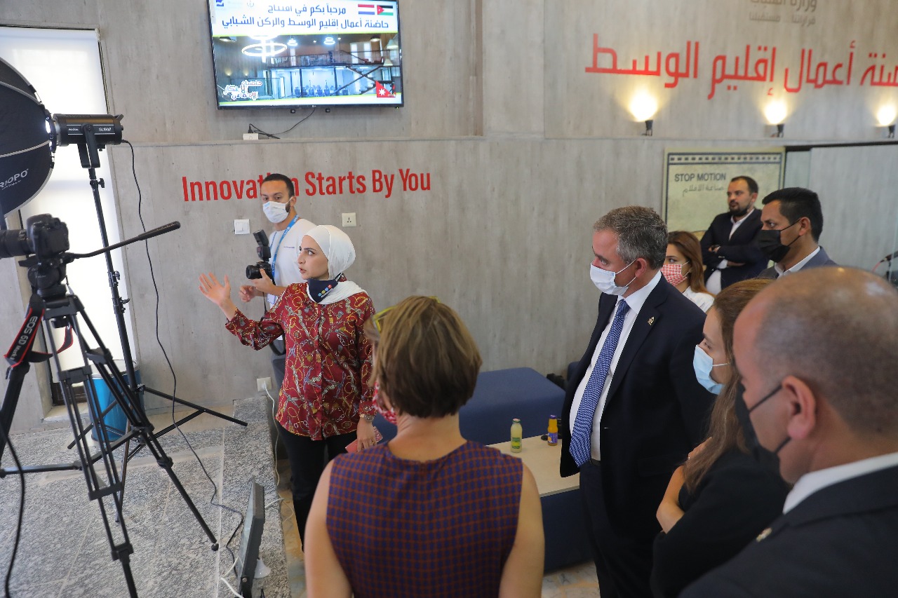 النابلسي يفتتح مركز شباب وشابات العاصمة وحاضنة اعمال اقليم الوسط .. ويزور جمعية الكشافة والمرشدات 