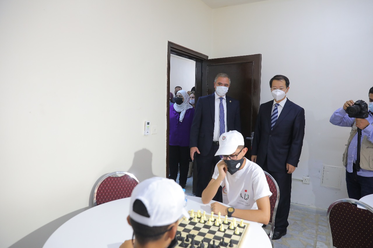 النابلسي يفتتح مركز شباب وشابات العاصمة وحاضنة اعمال اقليم الوسط .. ويزور جمعية الكشافة والمرشدات 