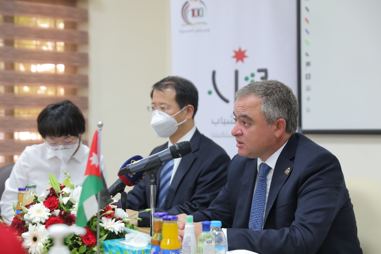 النابلسي يفتتح مركز شباب وشابات العاصمة وحاضنة اعمال اقليم الوسط .. ويزور جمعية الكشافة والمرشدات 