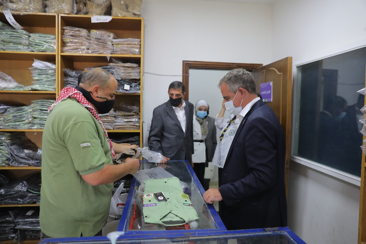 النابلسي يفتتح مركز شباب وشابات العاصمة وحاضنة اعمال اقليم الوسط .. ويزور جمعية الكشافة والمرشدات 