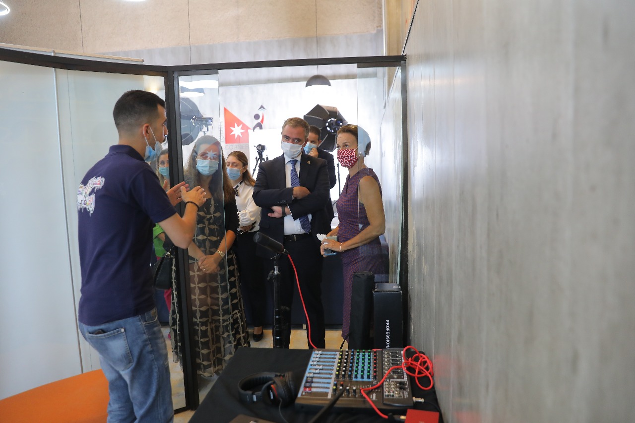 النابلسي يفتتح مركز شباب وشابات العاصمة وحاضنة اعمال اقليم الوسط .. ويزور جمعية الكشافة والمرشدات 