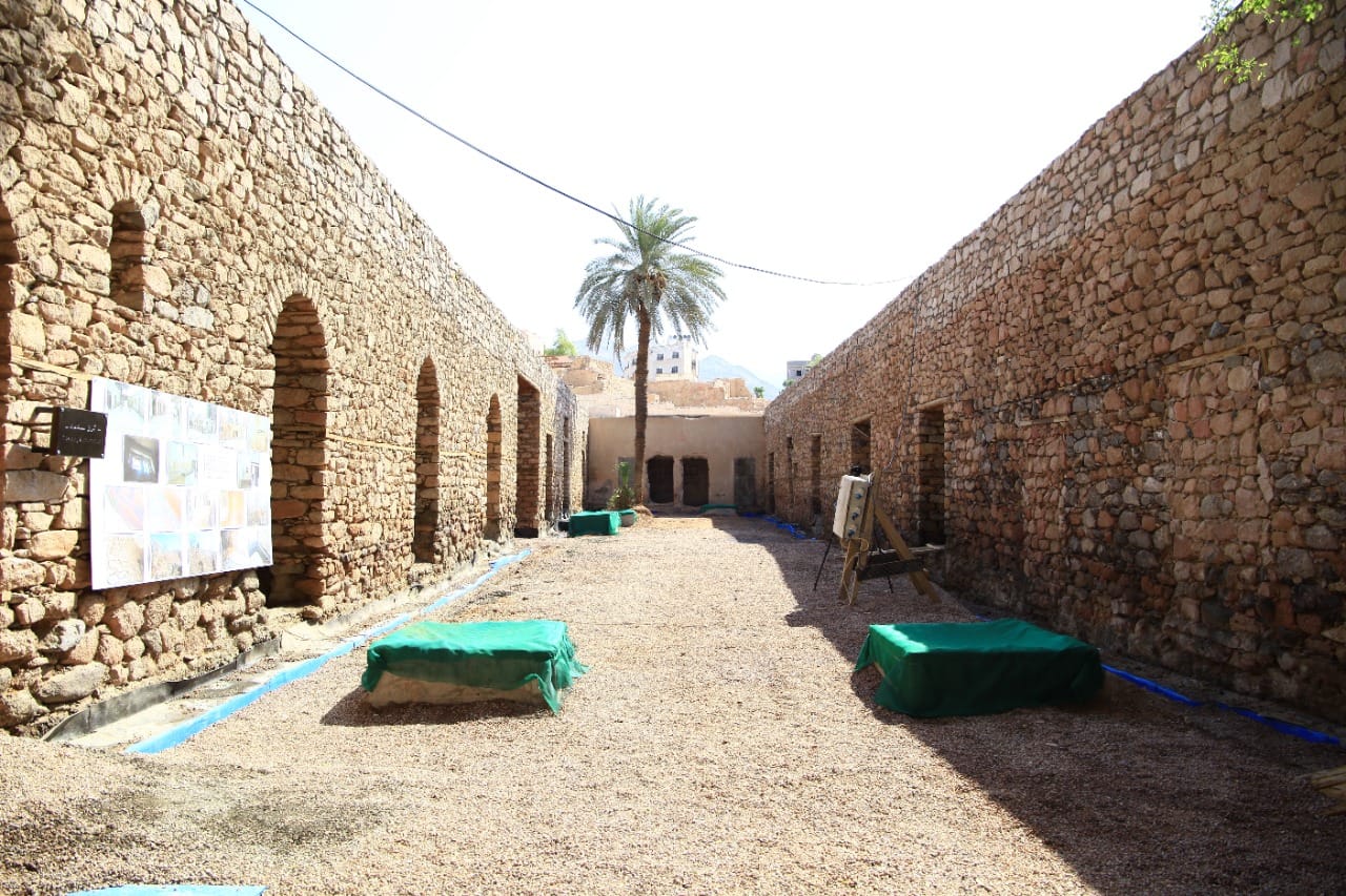 العيسوي يفتتح ويتفقّد مشاريع مبادرات ملكيّة في محافظتي العقبة ومعان