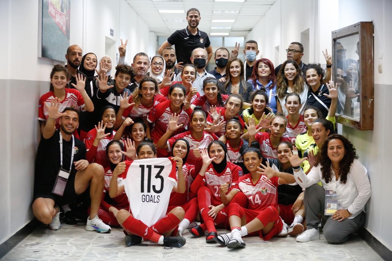 السفير الاردني في القاهرة أمجد عودة العضايلة يهنئ منتخب النشميات