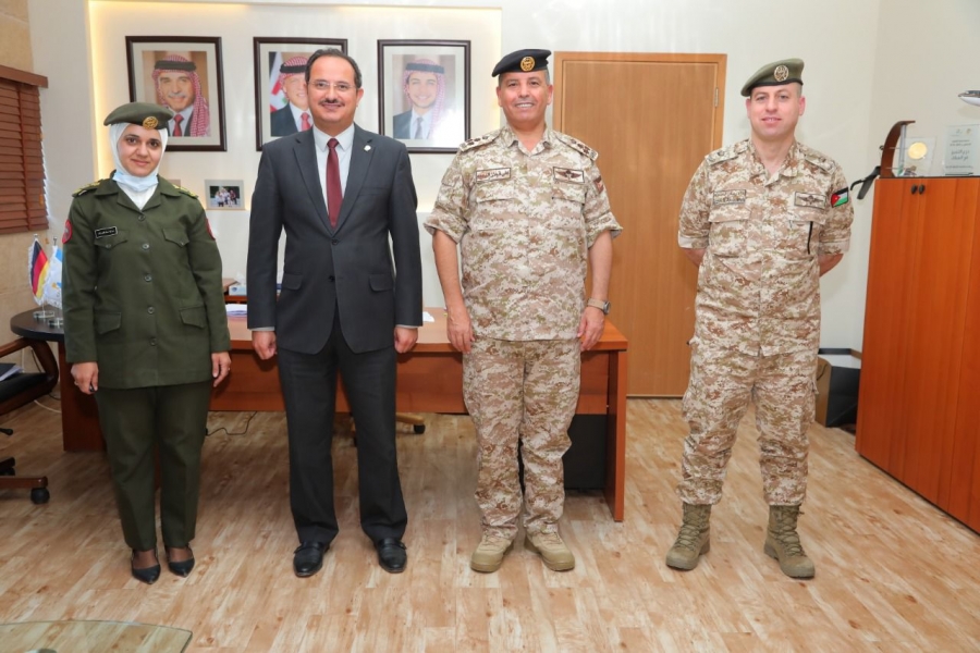 مدير التربية والتعليم والثقافة العسكرية يزور الجامعة الألمانية الأردنية