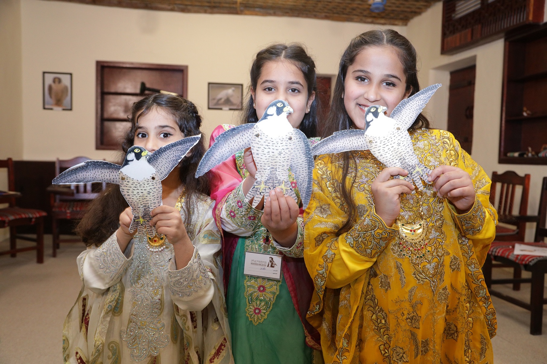 معرض أبوظبي للصيد يُسلّط الضوء على دور النساء في الصقار صور