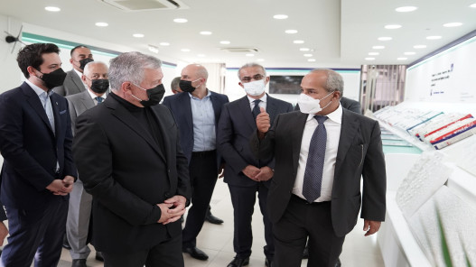 الملك يؤكد ضرورة تطوير الوضع الاقتصادي بأقصى سرعة بالتزامن مع محاربة وباء كورونا