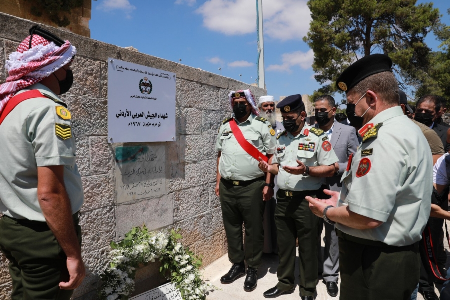 القوات المسلحة تشيع رفات شهيد أردني بمراسم عسكرية إلى مقبرة المسجد الأقصى المبارك