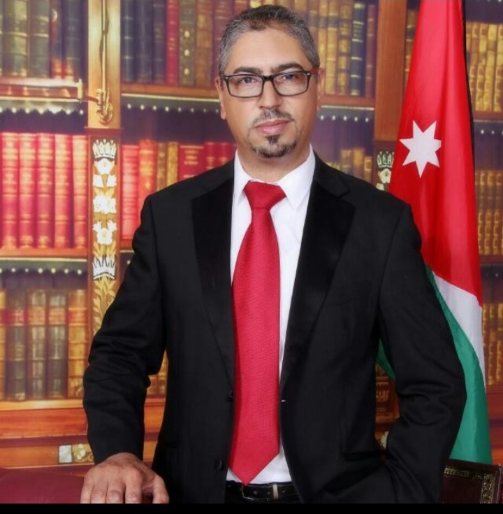 الضلاعين يوضح : حصلت على البكالوريوس في الصيدلة والماجستير والدكتوراه من كلية الطب في جامعة هافانا