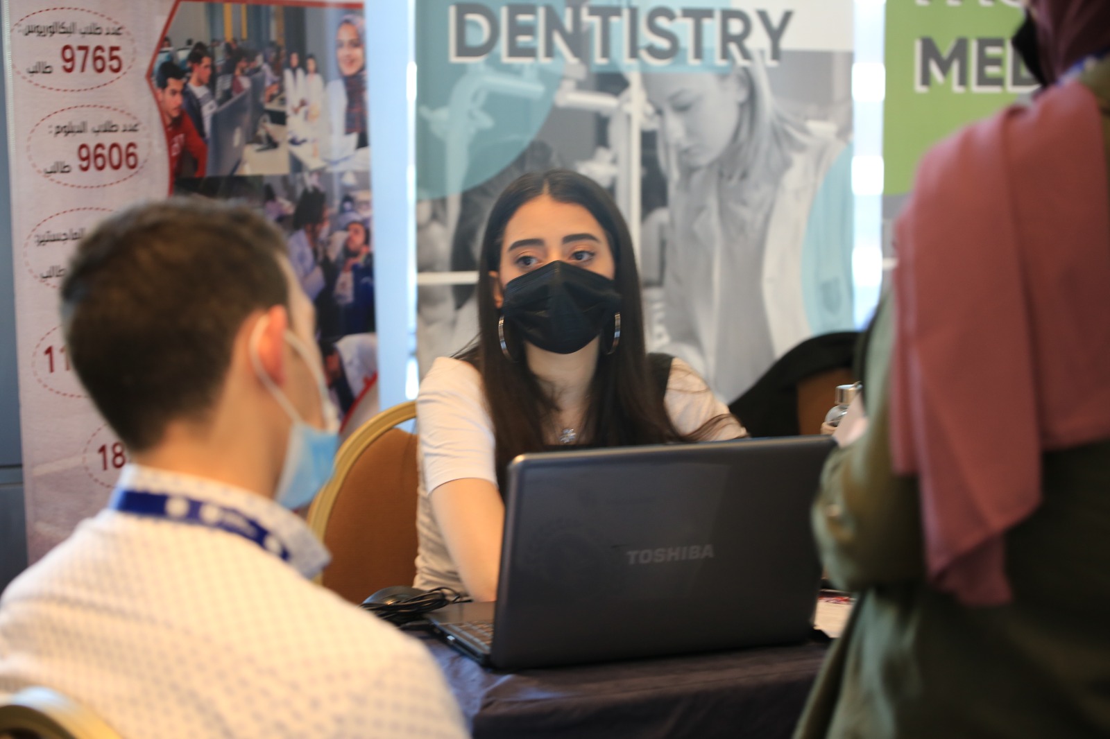 اكتظاظ واقبال كبير على معرض تعليمي في العاصمة عمان يؤدي لتعليقه قبل ساعتين من موعد انتهائها  صور