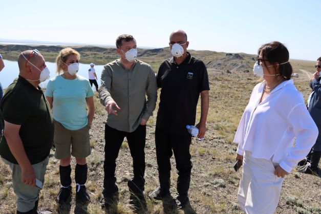 البحيرة الذرية (تشاجان) قرب مدينة سيمي في كازاخستان تتحدى التجارب النووية السوفييتية بـ (فراشة). والطفلة الكازخية (آيزيده) تطيح بعلماء وجنرالات التجارب النووية أرضاً / بقلم: المستشار محمد الملكاوي رئيس التحرير