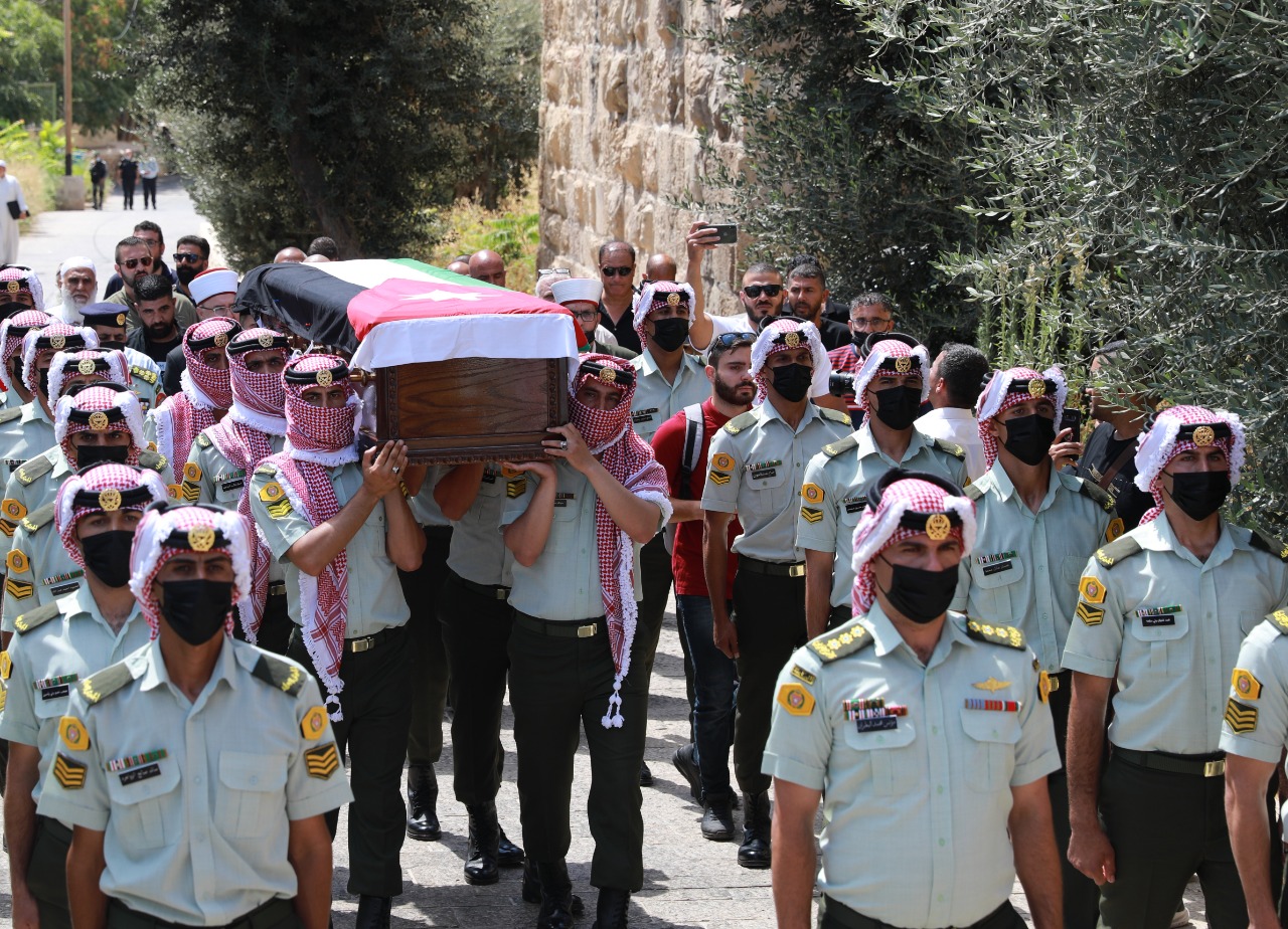 القوات المسلحة تشيع رفات شهيد أردني بمراسم عسكرية إلى مقبرة المسجد الأقصى المبارك