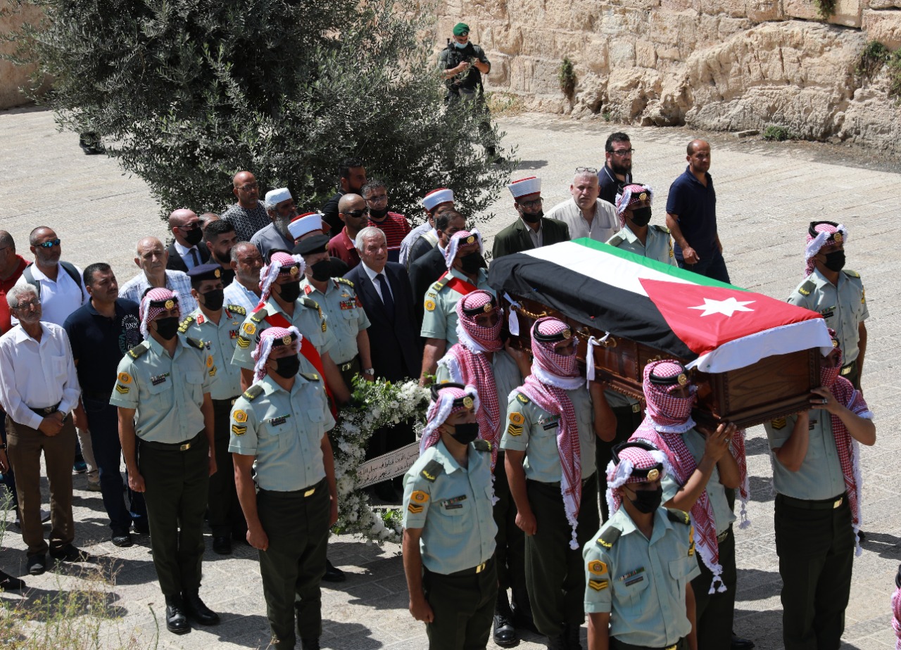القوات المسلحة تشيع رفات شهيد أردني بمراسم عسكرية إلى مقبرة المسجد الأقصى المبارك