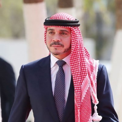 الأمير علي بن الحسين مهنئاً النشميات : ‏ابطال كأس العرب  انتن عزٌ وفخرٌ للأردنيين جميعاً