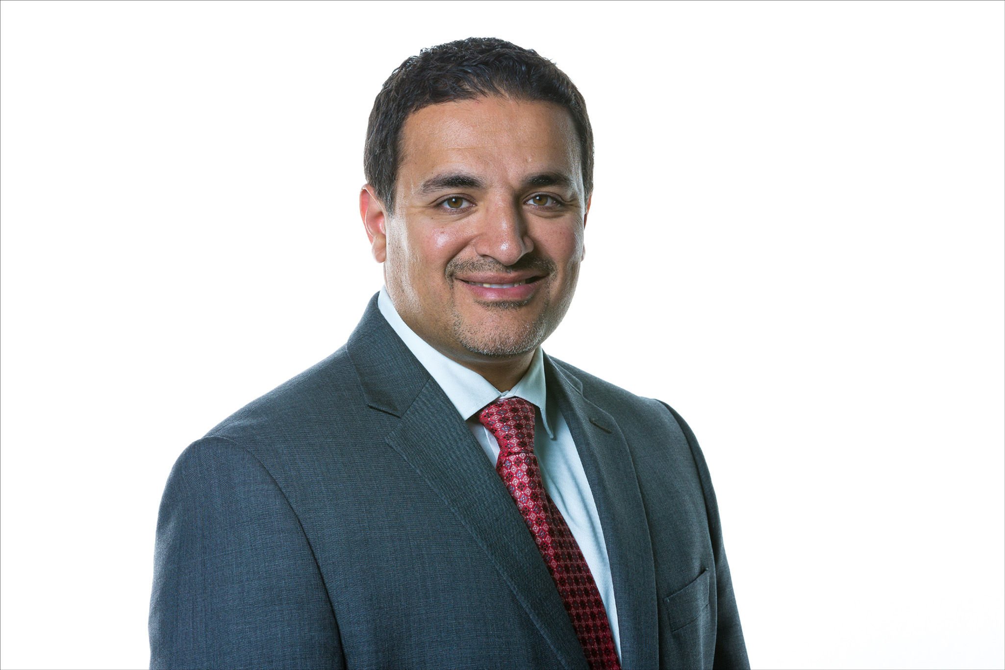 أطباء يحذرون الشباب في الإمارات من التهاون في الوقاية من مخاطر الإصابة بأمراض القلب والأوعية الدموية