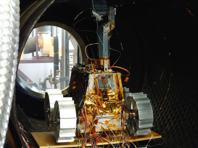 مركز محمد بن راشد للفضاء يُعلن انتهاء اختبار الفراغ الحراري للمستكشف راشد