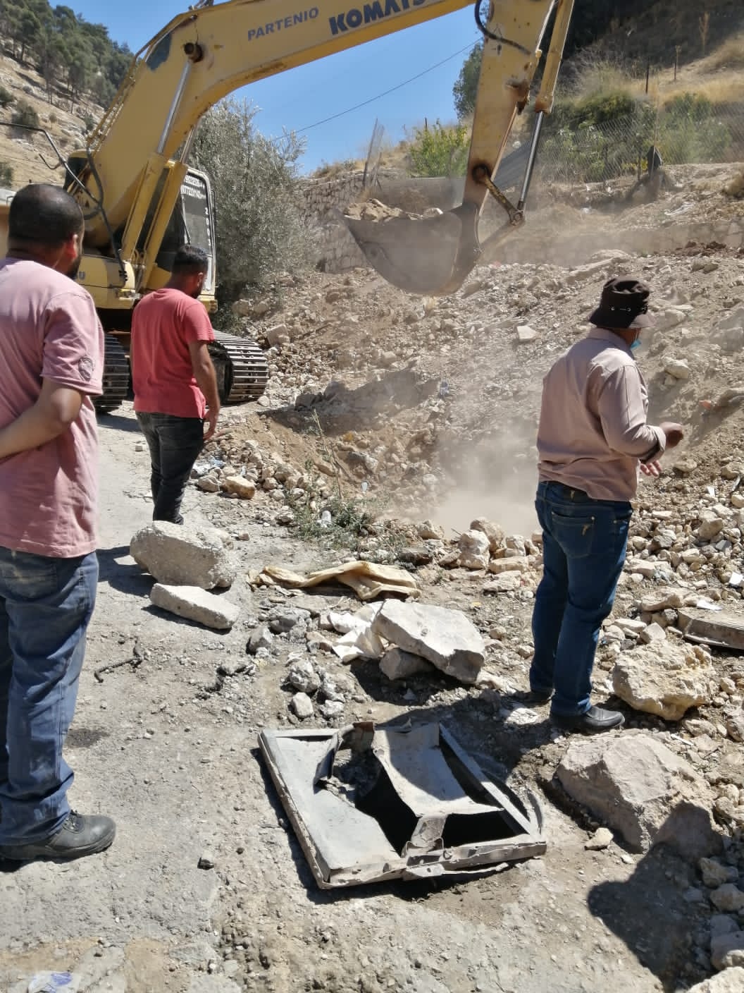 ضبط اعتداءات ضخمة في منطقة وادي السير على نبع عين الكرسي لبيع صهاريج مياه مخالفة 